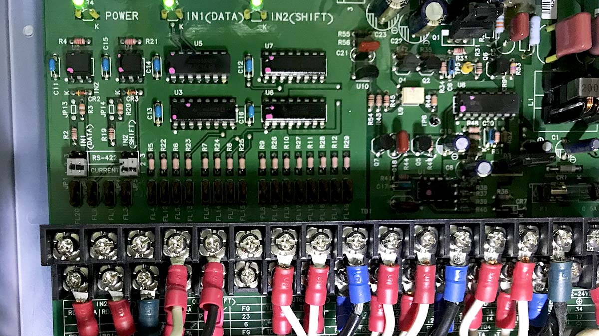 Checking signal transmission on switchboard